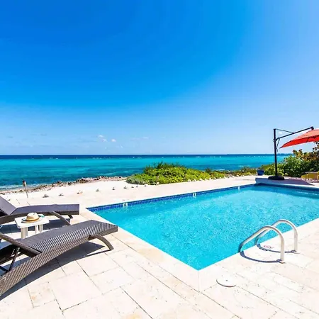 Thatch Hill - Renovated Beach House With Pool, Short Walk To The Rum Point Club